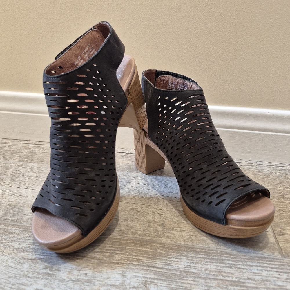 Dansko Danae Peeptoe Platform Sandal Black Laser Cut Leather Chunky Heel 7.5 - 8 - Picture 13 of 16